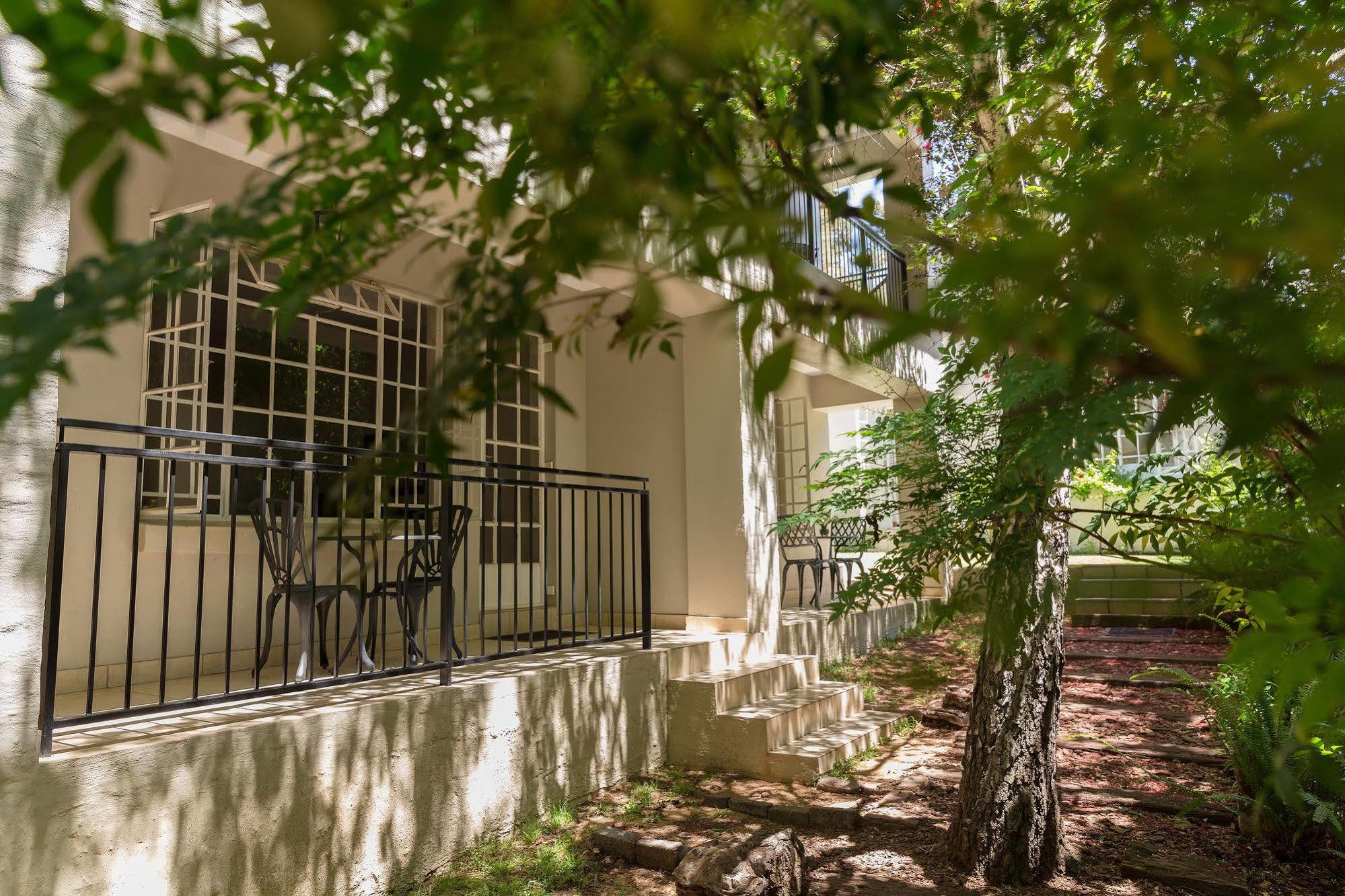 La Vieille Ferme Hotel Johannesburg Exterior photo