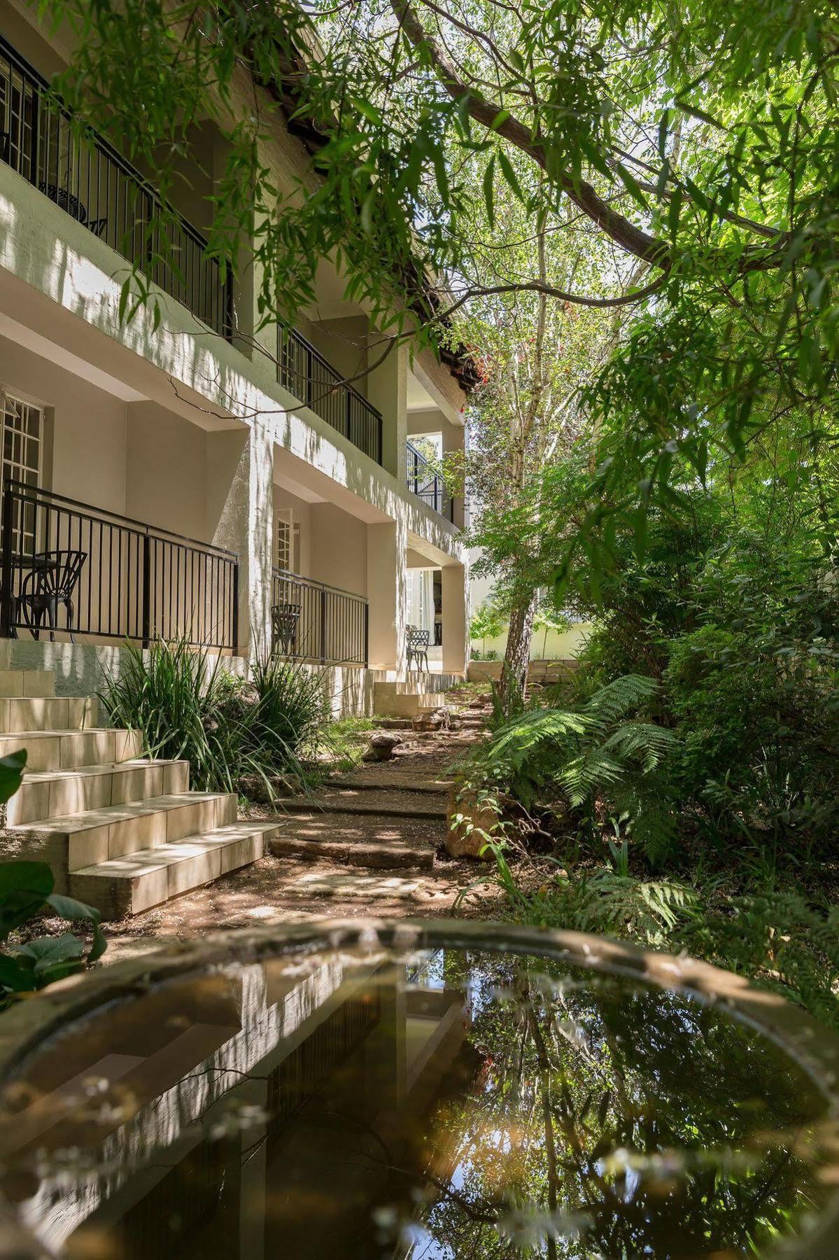 La Vieille Ferme Hotel Johannesburg Exterior photo